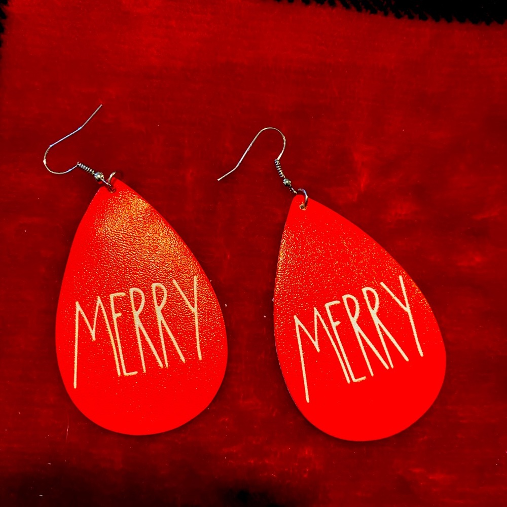 🎄🎄🎄Christmas “Merry” earrings 🎄🎄🎄
